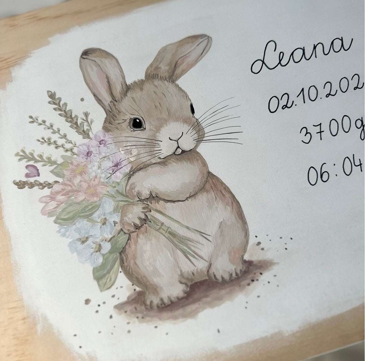 Spielzeug- und Erinnerungskiste - Hase mit Blümchen
