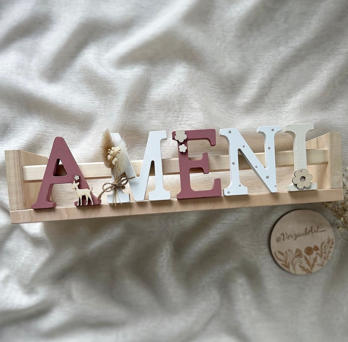 Buchstabenregal - Motiv Ameni