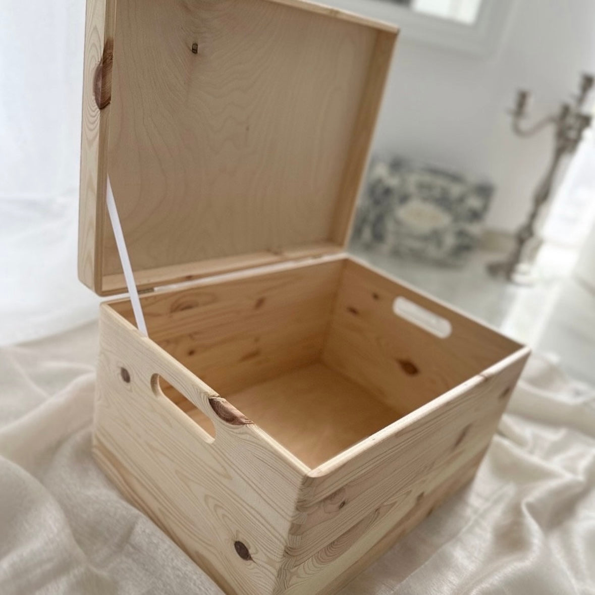 Spielzeug- und Erinnerungskiste - Hase mit Blümchen