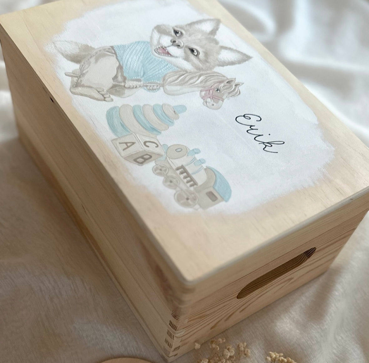 Spielzeug- und Erinnerungskiste - Spielender Fuchs