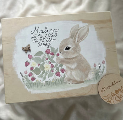 Spielzeug- und Erinnerungskiste - Hase nascht Himbeeren