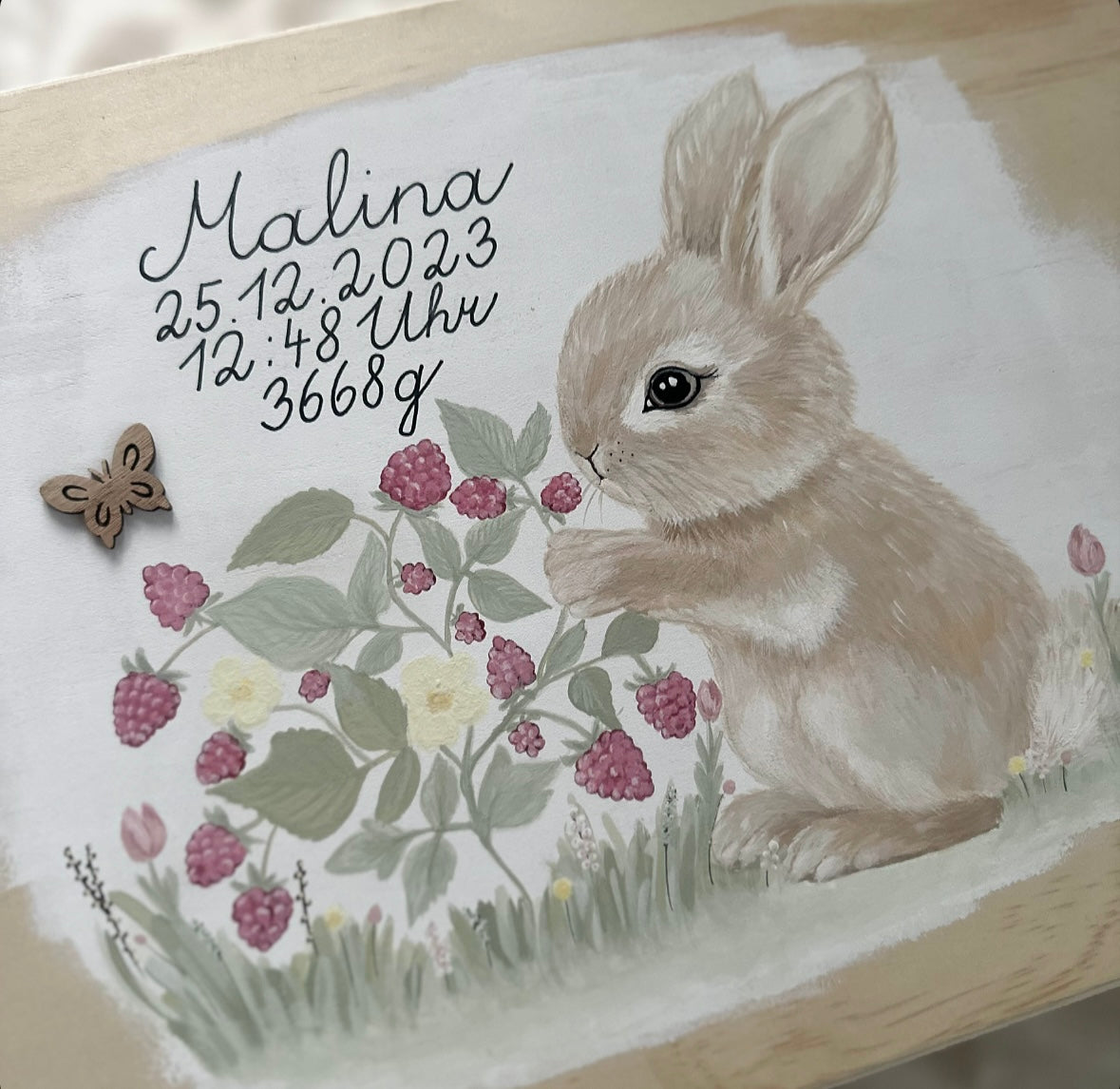 Spielzeug- und Erinnerungskiste - Hase nascht Himbeeren