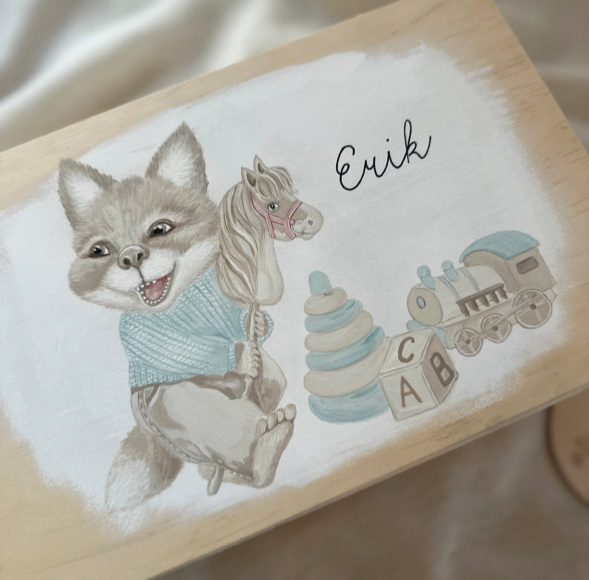 Spielzeug- und Erinnerungskiste - Spielender Fuchs