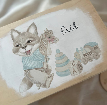 Spielzeug- und Erinnerungskiste - Spielender Fuchs