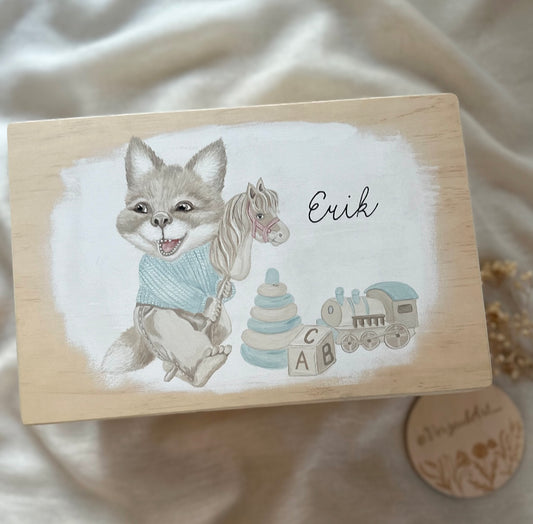 Spielzeug- und Erinnerungskiste - Spielender Fuchs